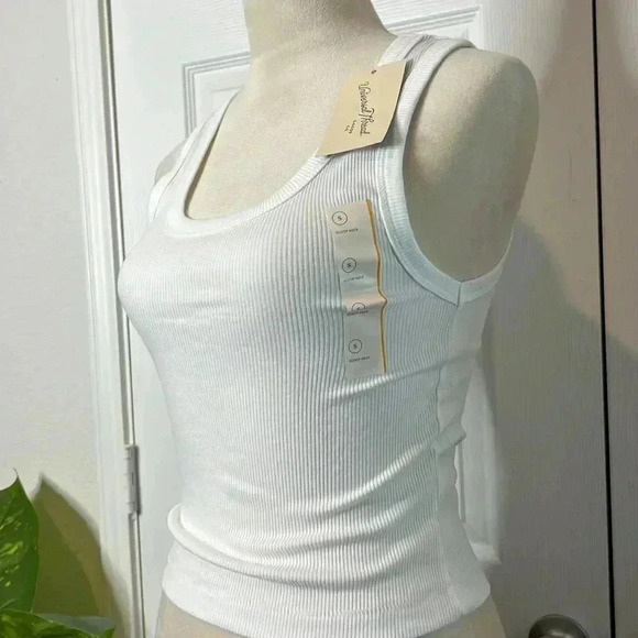 Universal Thread - Womens Slim Fit Ribbed Shrunken Tank Various Sizes - Picture 7 of 9